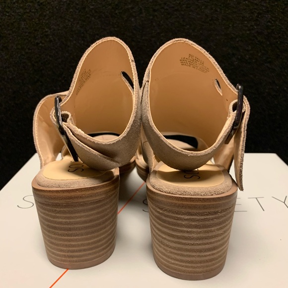 Tally Ankle Cuff Sandal
SOLE SOCIETY - Picture 12 of 16